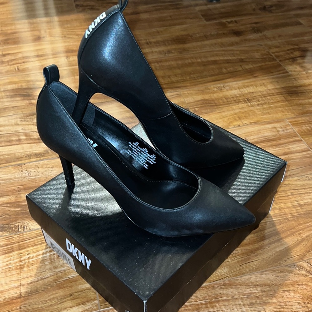 DKNY  shoes